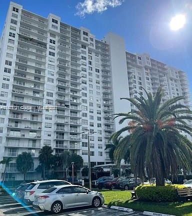 4th image of 2801 NE 183rd St APT 902W
