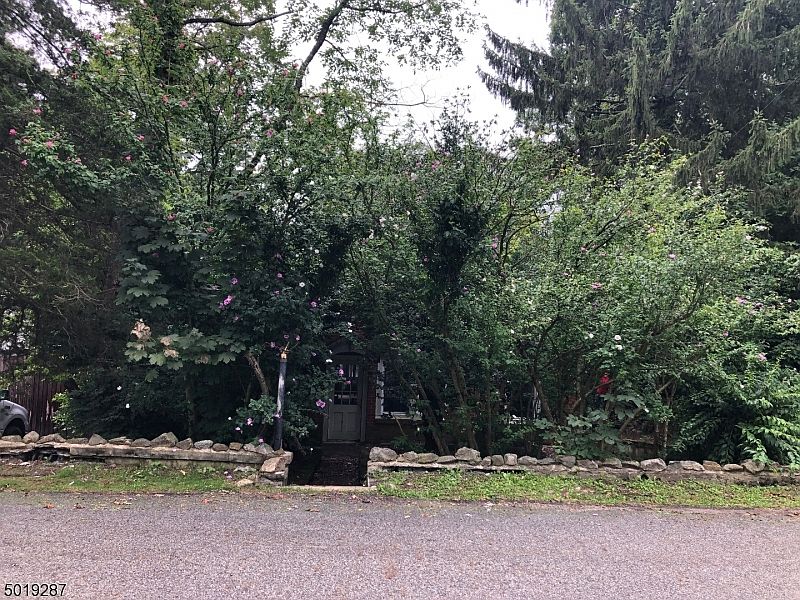 1st image of 11 Voorhis Pl