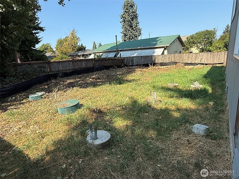 4th image of 12017 5th Avenue SW #a