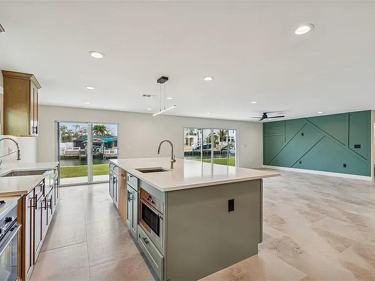 3921 Versailles Dr — Photo 9