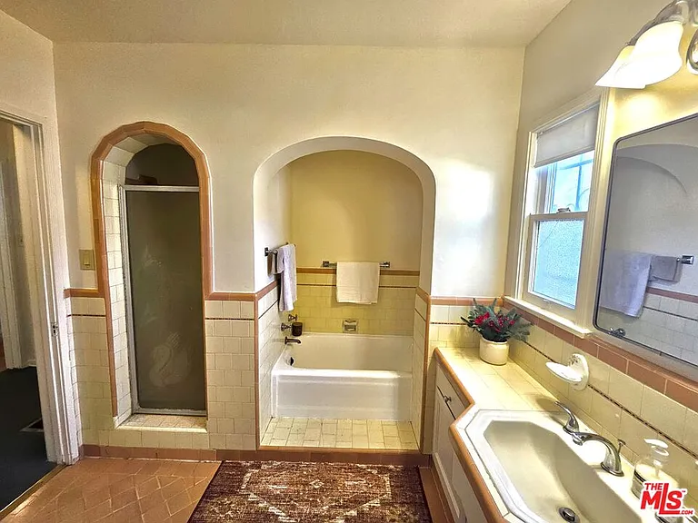 2211 W 78th Pl — Photo 22