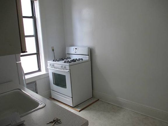 2nd image of 2804 33rd St
