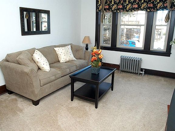 Main Jewett Apartments, Buffalo NY - Living Room