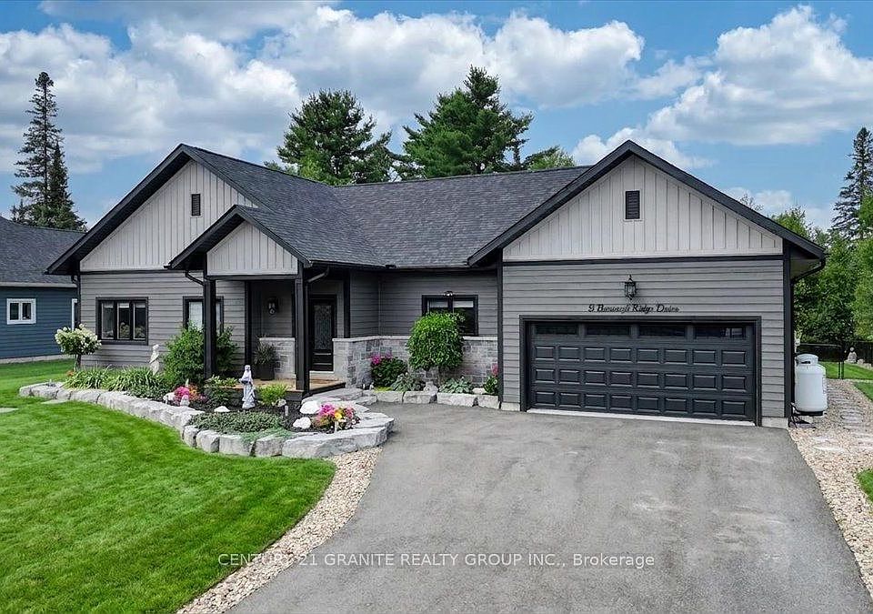 1st image of 9 Bancroft Ridge Dr