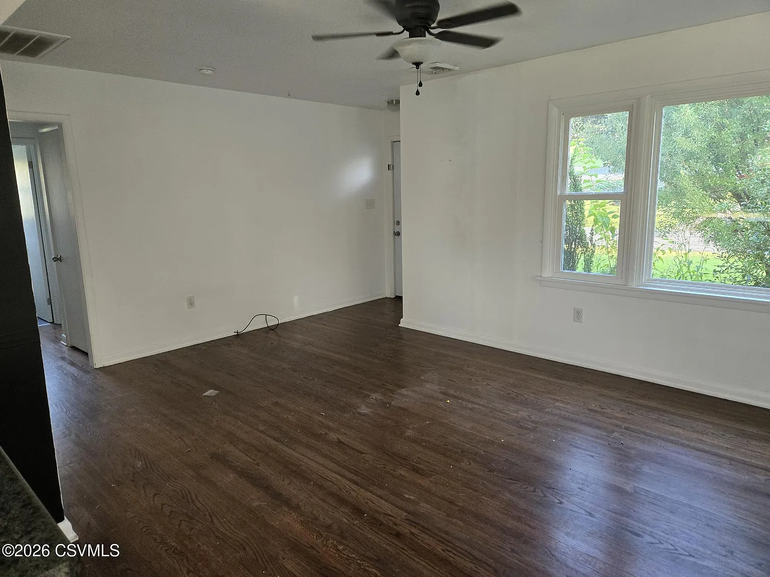 3 bed, 939 sqft, $1,400 — Photo 3