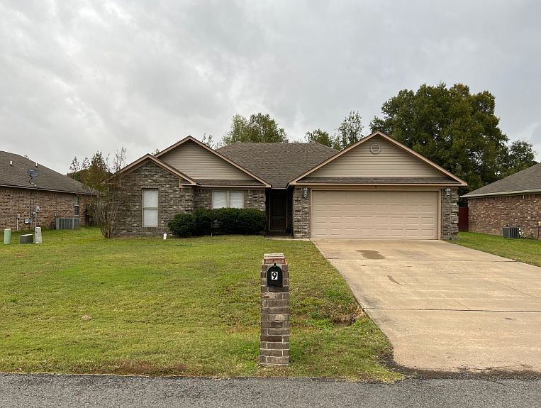 1st image of 9 Bishop Ln