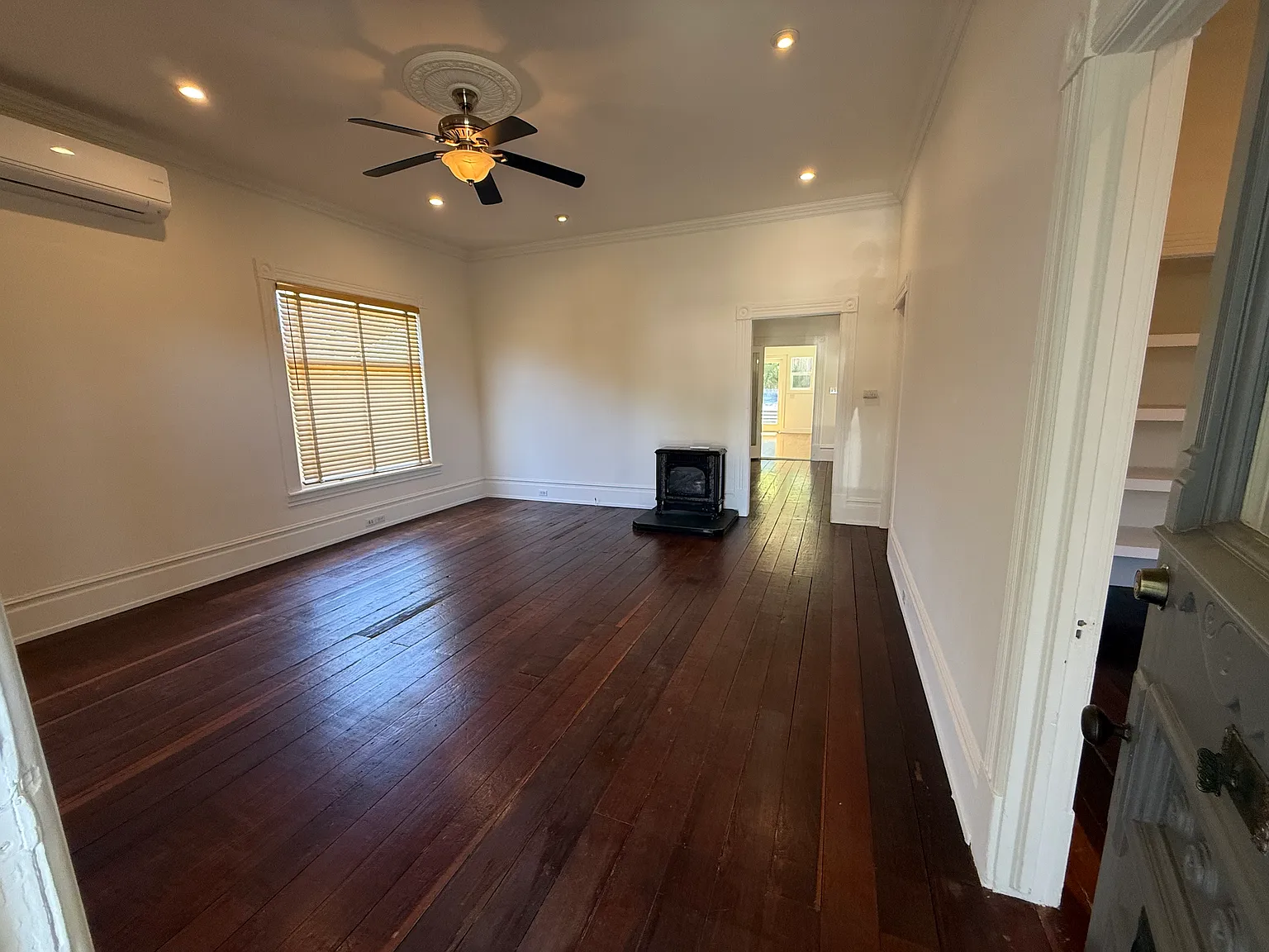 3 bed, 1226 sqft, $3,450 — Photo 3