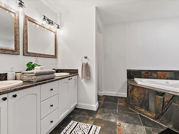 3rd image of 4635 Woolman Ave #B
