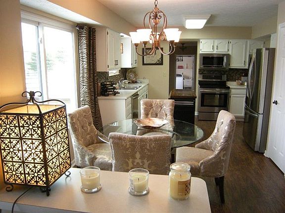4th image of 6864 Oak Manor Dr