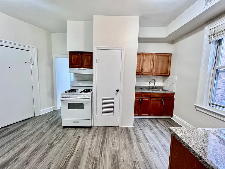 8 Seymour St #3 — Photo 3