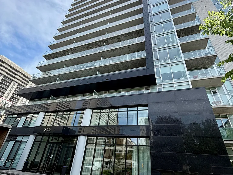 255 Bay St #910 — Photo 1