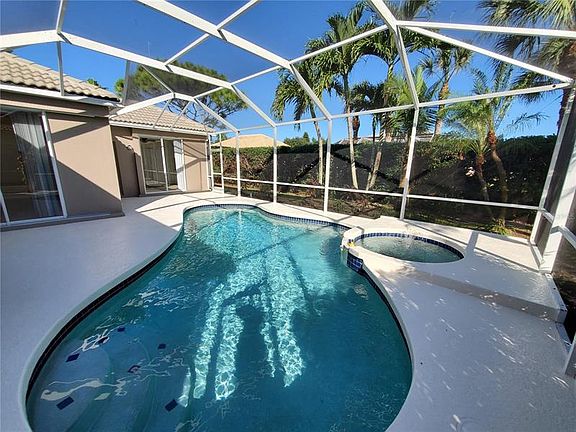 3rd image of 5262 Far Oak Cir