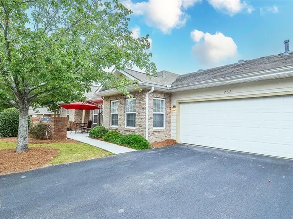 237 Villa Park Cir, Stone Mountain, GA 30087