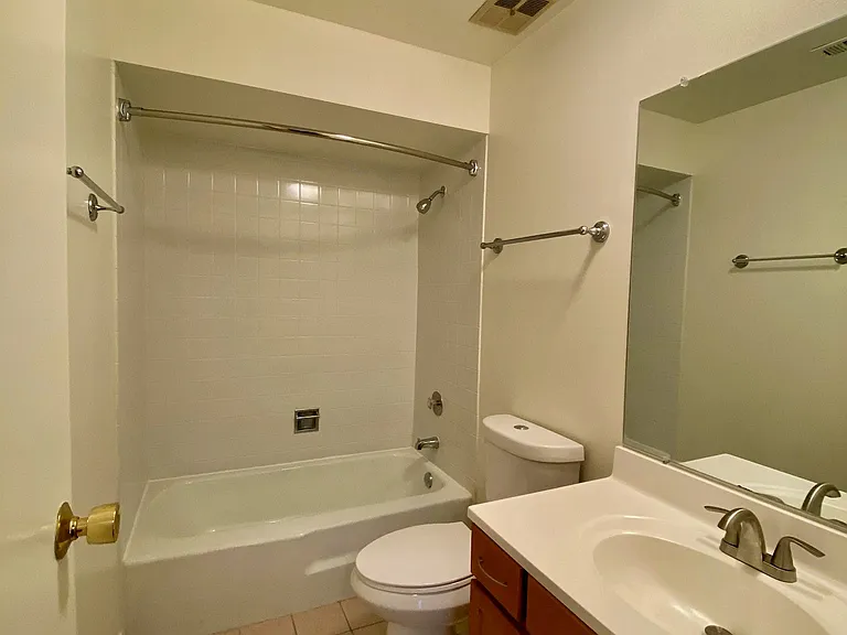Farmingdale Apartments — Photo 46