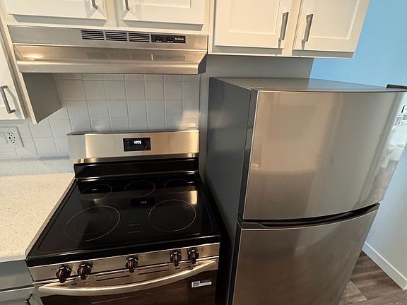 4th image of 6100 24th Ave NW #10