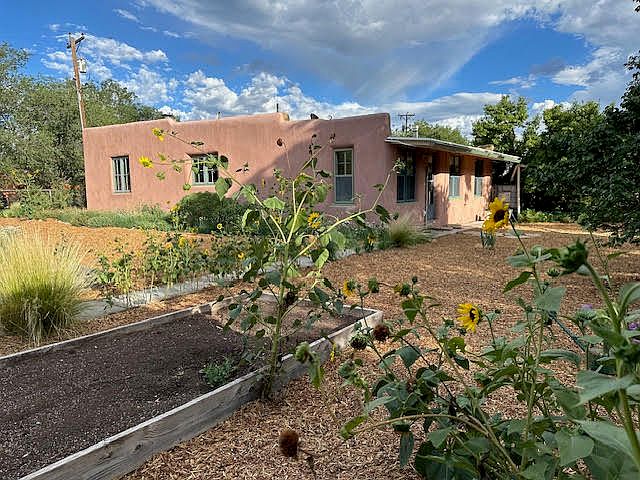 1st image of 108 Mesa Vista St