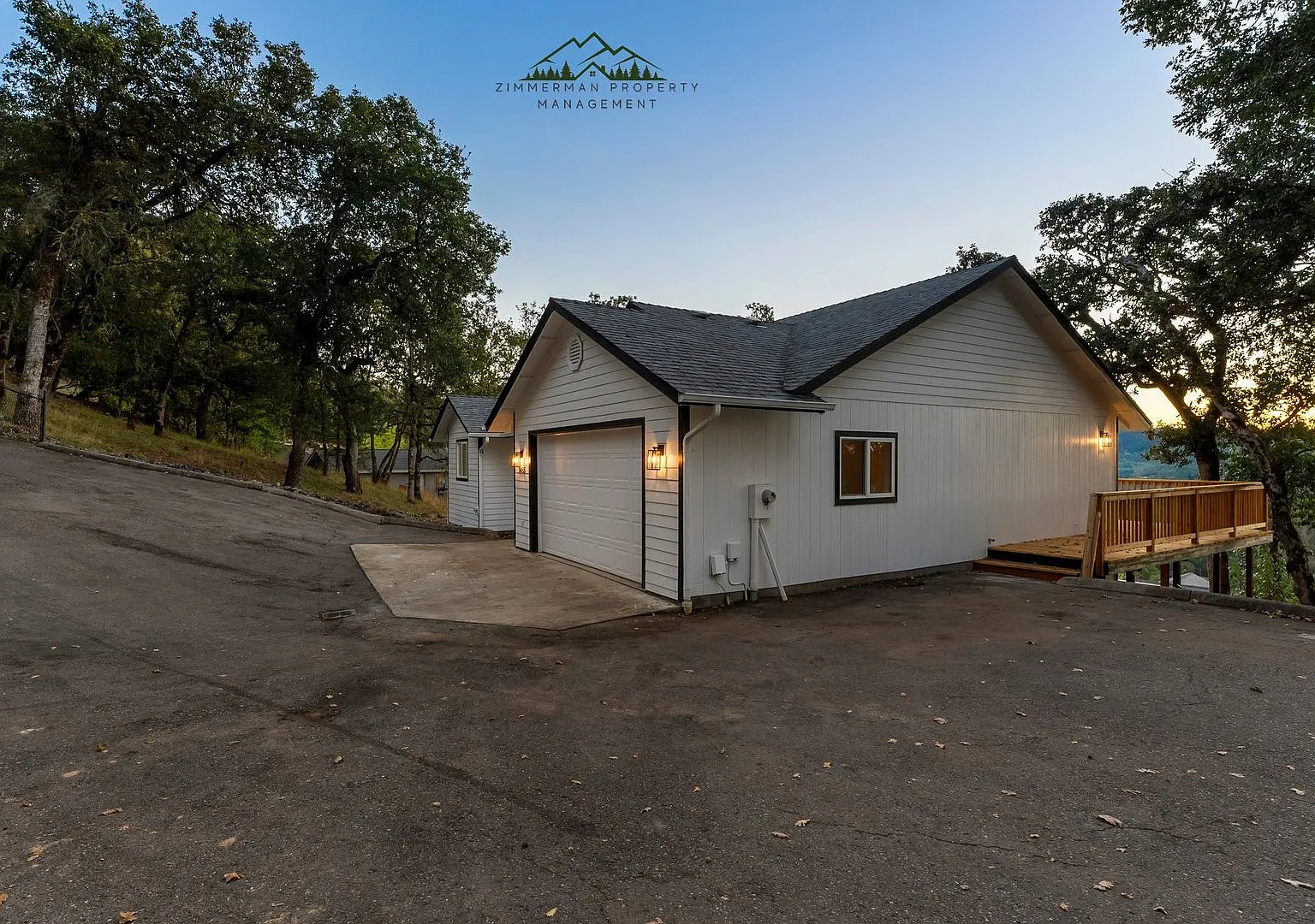 4 bedroom 2.5 bathroom home with Panoramic views! — Photo 3
