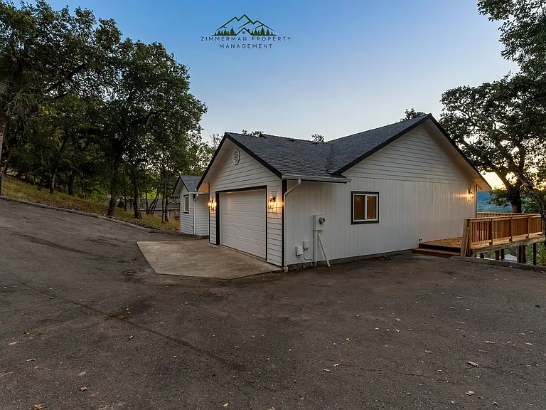 1485 SE Parkwood Dr — Photo 3