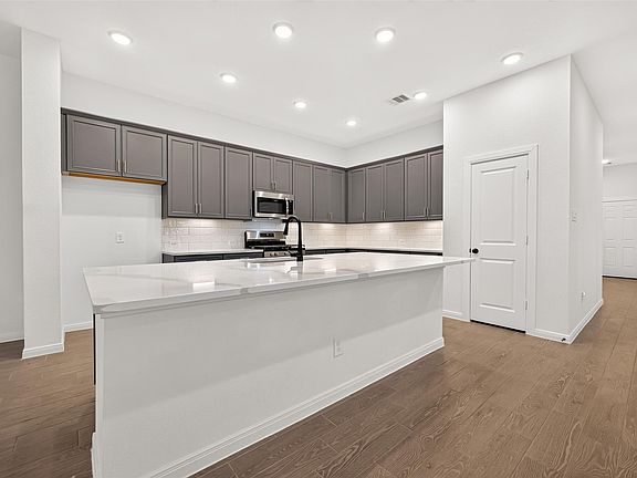 3rd image of 453 Embden Rim Dr