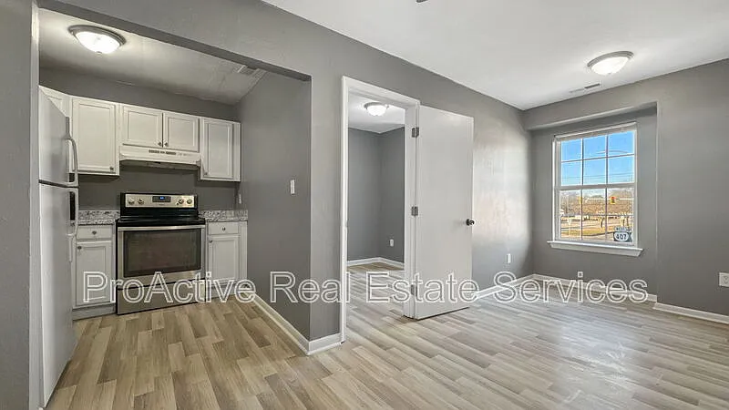 1100 Wilson Rd — Photo 2