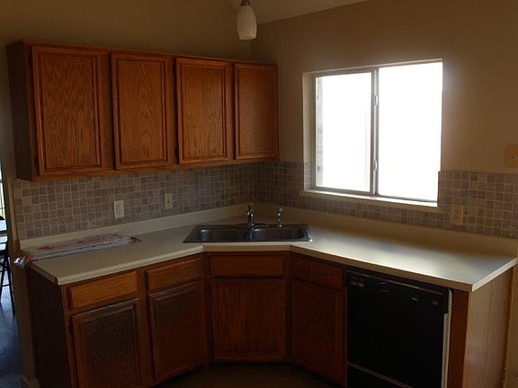 4th image of 847 Sonora Ln