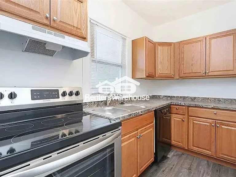 1123 24th St #1 — Photo 3