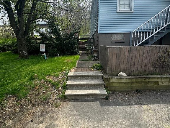 3rd image of 2249 Easton Rd