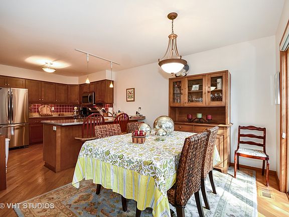 5th image of 556 Bradbury Ln #556