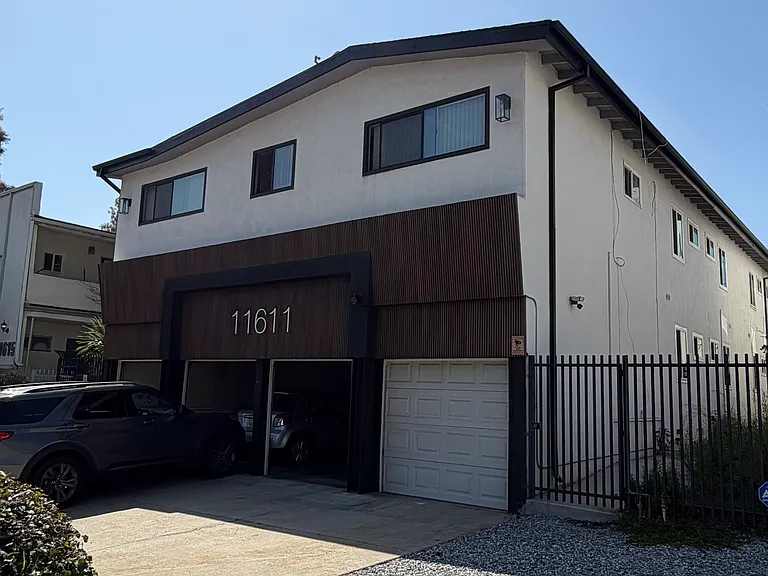 11611 Darlington Ave #13 — Photo 19