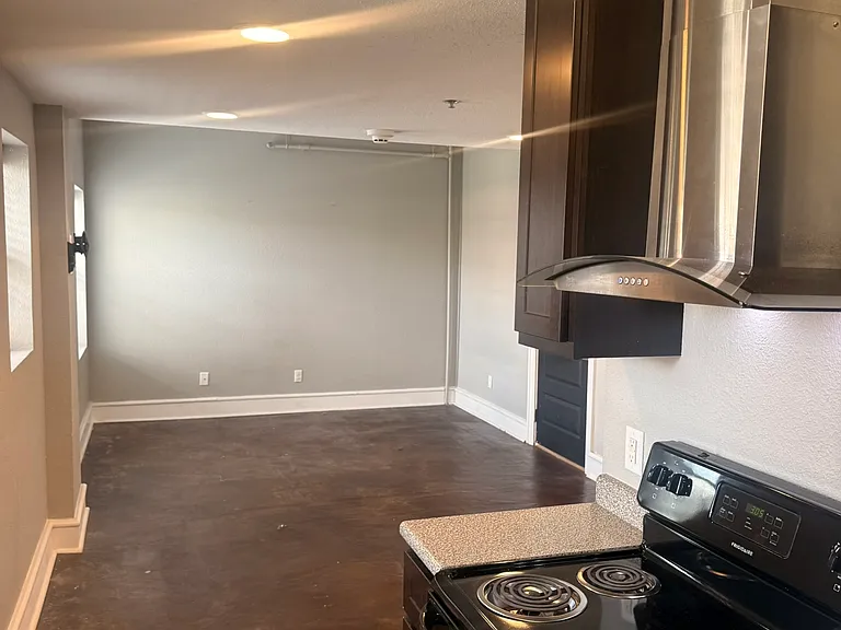 151 N Fountain St #205 — Photo 5