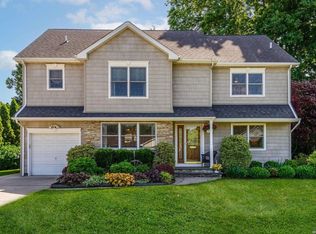 3 Jackson St, Garden City, NY 11530
