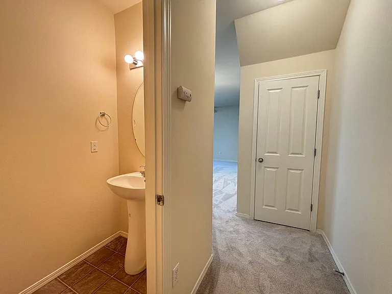 1653 Burnside Pl #B — Photo 8