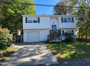 22 Hillcrest Ave, Schenectady, NY 12304