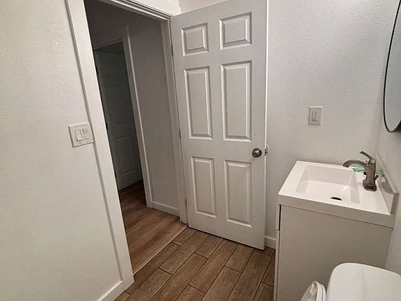 5th image of 622 E 4th St #622
