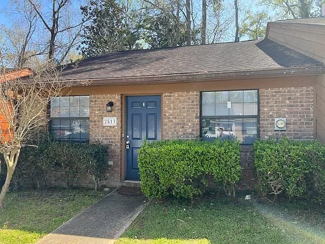 2 bed, 1.5 bath, 836 sqft, $1,325 — Photo 3