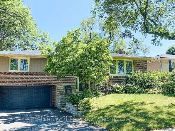 11 Danville Dr, Toronto, ON M2P 1H7