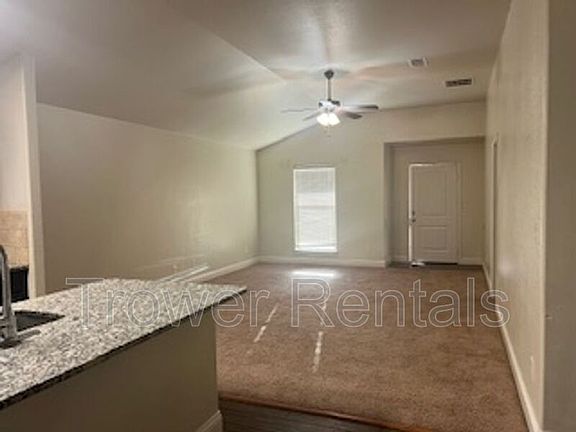 5th image of 925 E 90th St