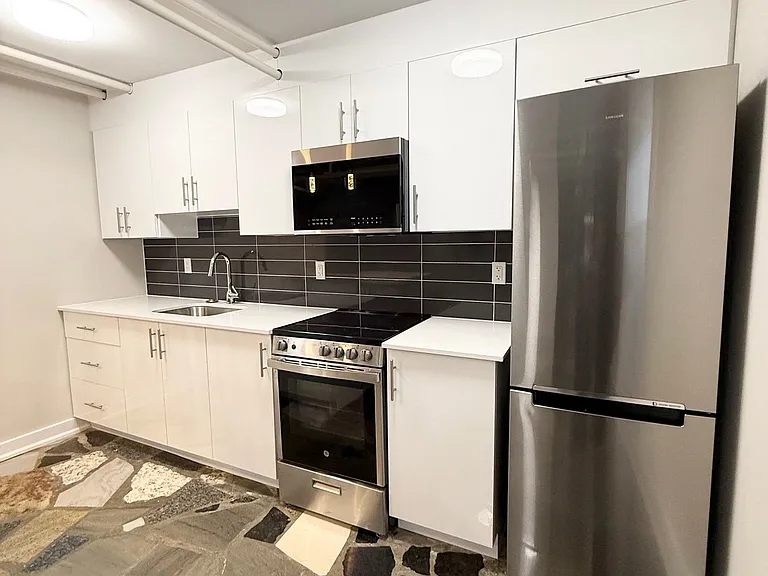 325 Cooper St #15-A — Photo 8