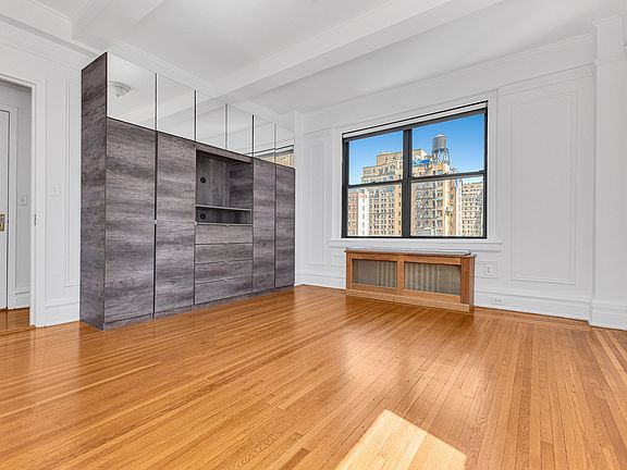 4th image of 243 W 70th St #9