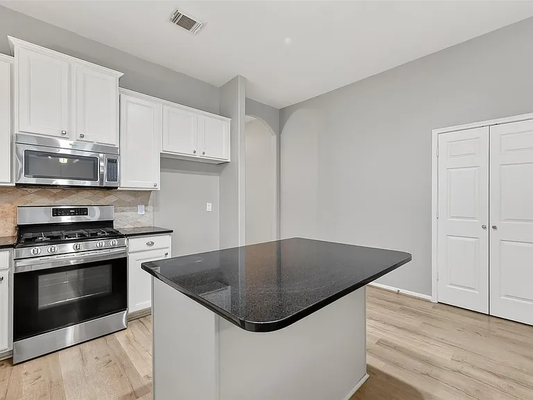 6431 Applewood Forest Dr — Photo 11