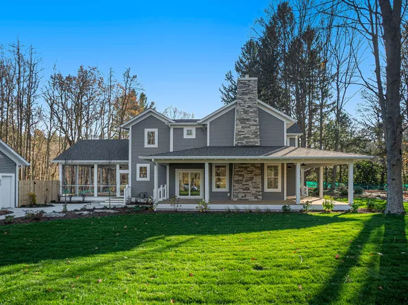 76949 Wood Crest Ct, South Haven, MI 49090