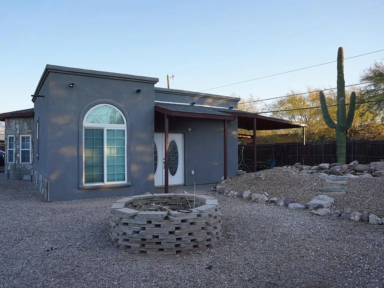 outdoor fireplace or BBQ pit