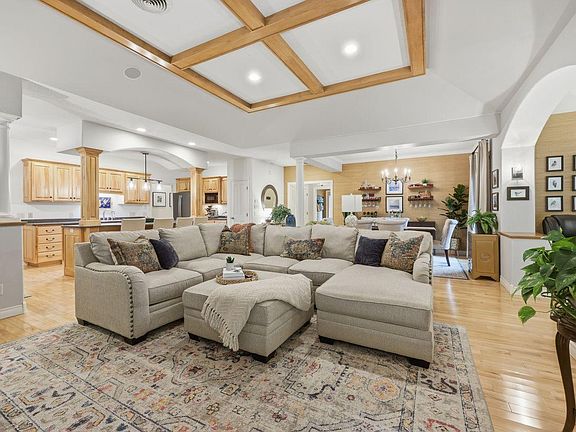 5th image of 514 Julia Cir
