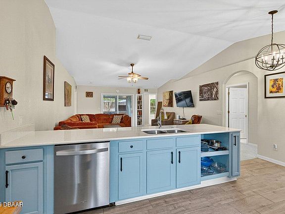 5th image of 3223 Travelers Palm Dr