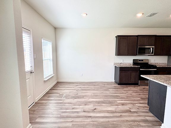 4th image of 2409 Stillwater Dr