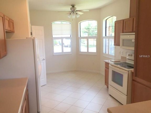 4th image of 929 Grand Canal Dr