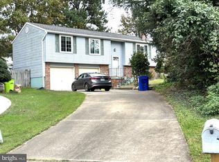 9403 Starlit Ponds Dr, Fairfax, VA 22032