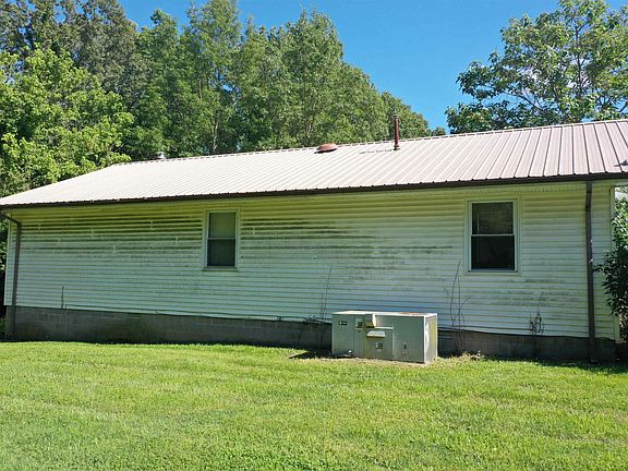 3rd image of 282 Cody Ln