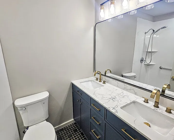 354 Windsor Dr SW — Photo 5