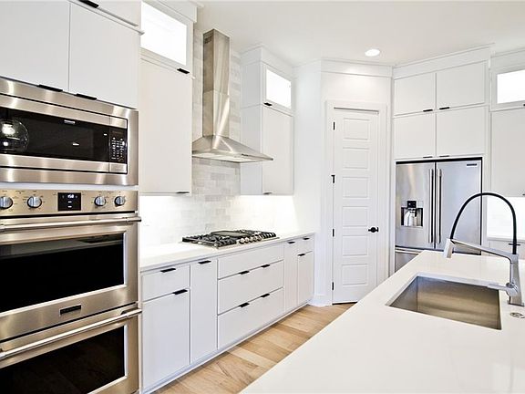 4th image of 8005 W Claverton St